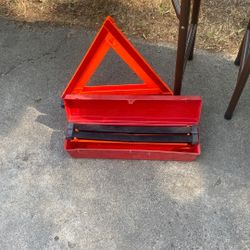 Emergency warning triangles