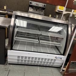 Commercial Pastry Display Refrigerator – Curved Glass (Turbo Air)