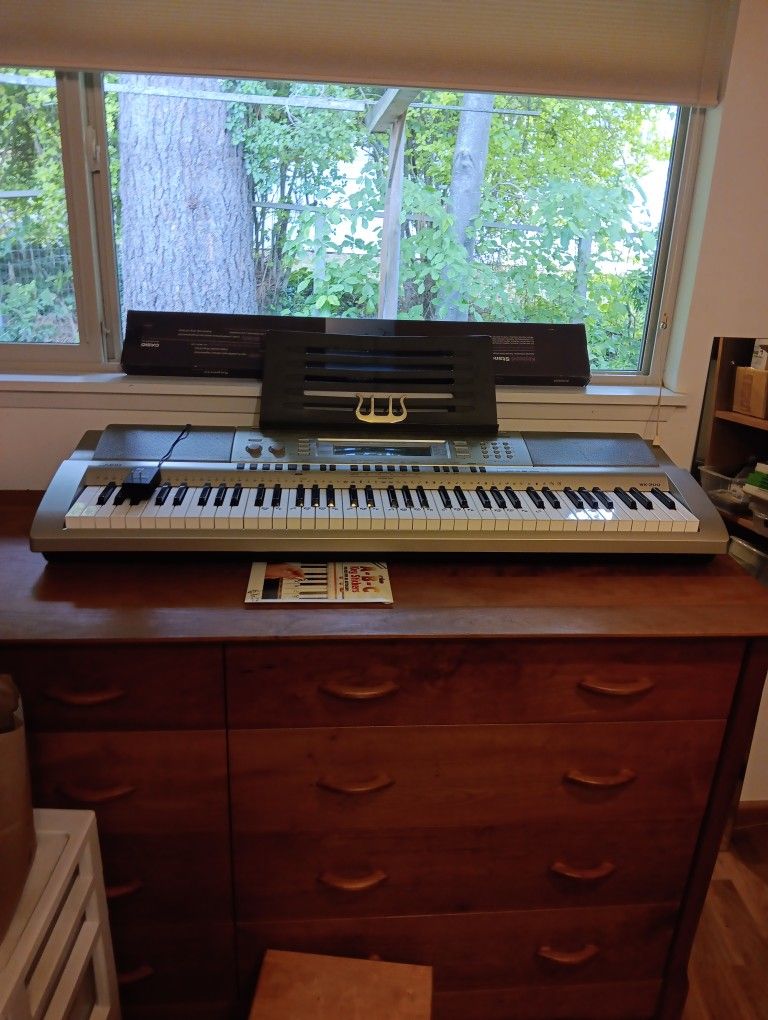 Casio Wk200 Piano Keyboard With A Stand Free To A Teacher
