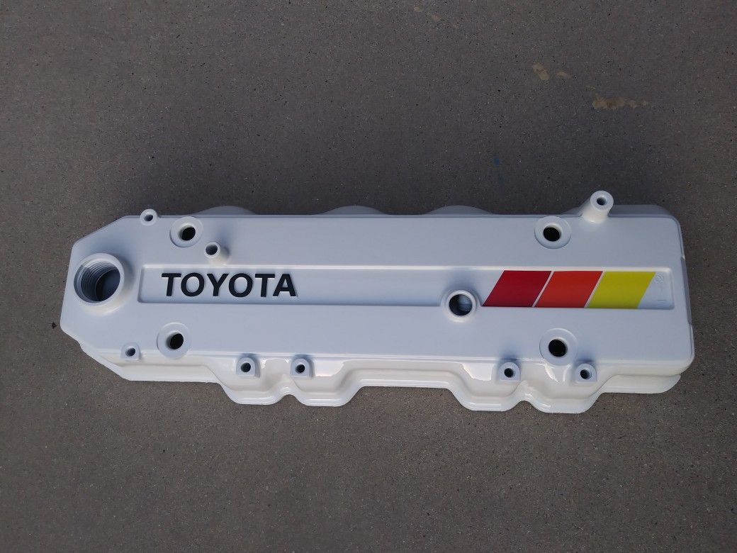 Toyota 22re valve cover for Sale in Hemet, CA OfferUp
