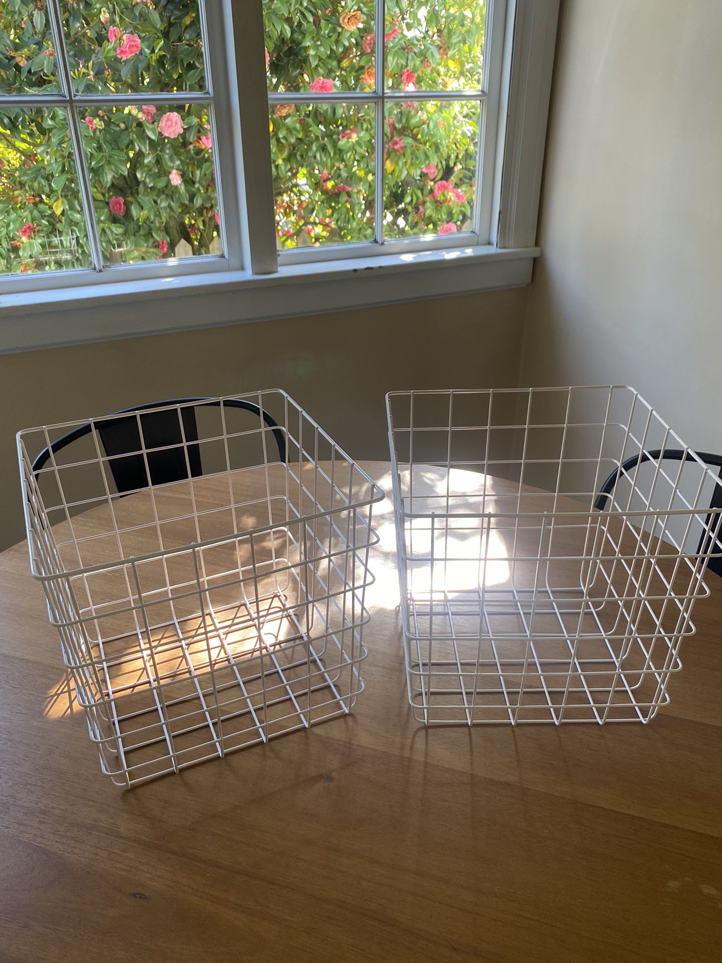 2 metal Baskets