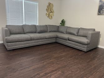 Cindy Crawford Nail Head trim Sectional (Free Delivery!) Like New!
