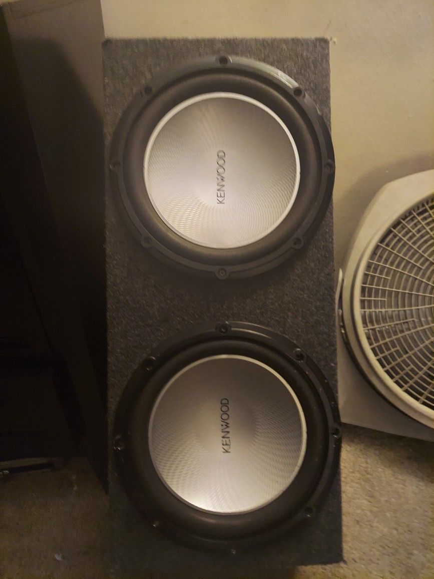 2 12" Is Kenwood excellon subwoofers with sealed enclosure