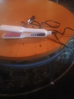 Flat Iron like new never been used pickup available