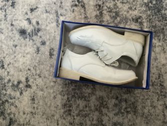 White boys dress shoes