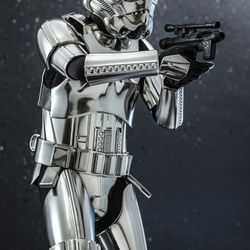 Hot Toys Star Wars Stormtrooper Chrome 