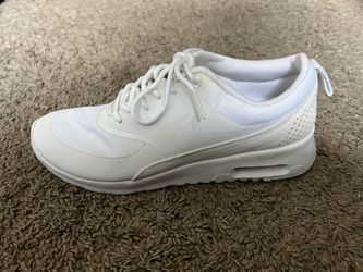 Womens Nike Shoes Size 7.5