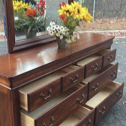 Solid Wood Long Dresser With Big Drawers, Big Mirror. Drawers Sliding Smoothly. Delivery Available. Se Habla Español 