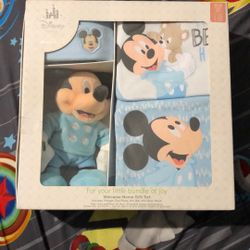 Disney Baby Boy Welcome Home Gift Set