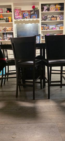 Free tall table