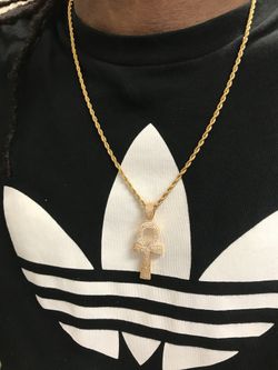 Iced out pendant with chain