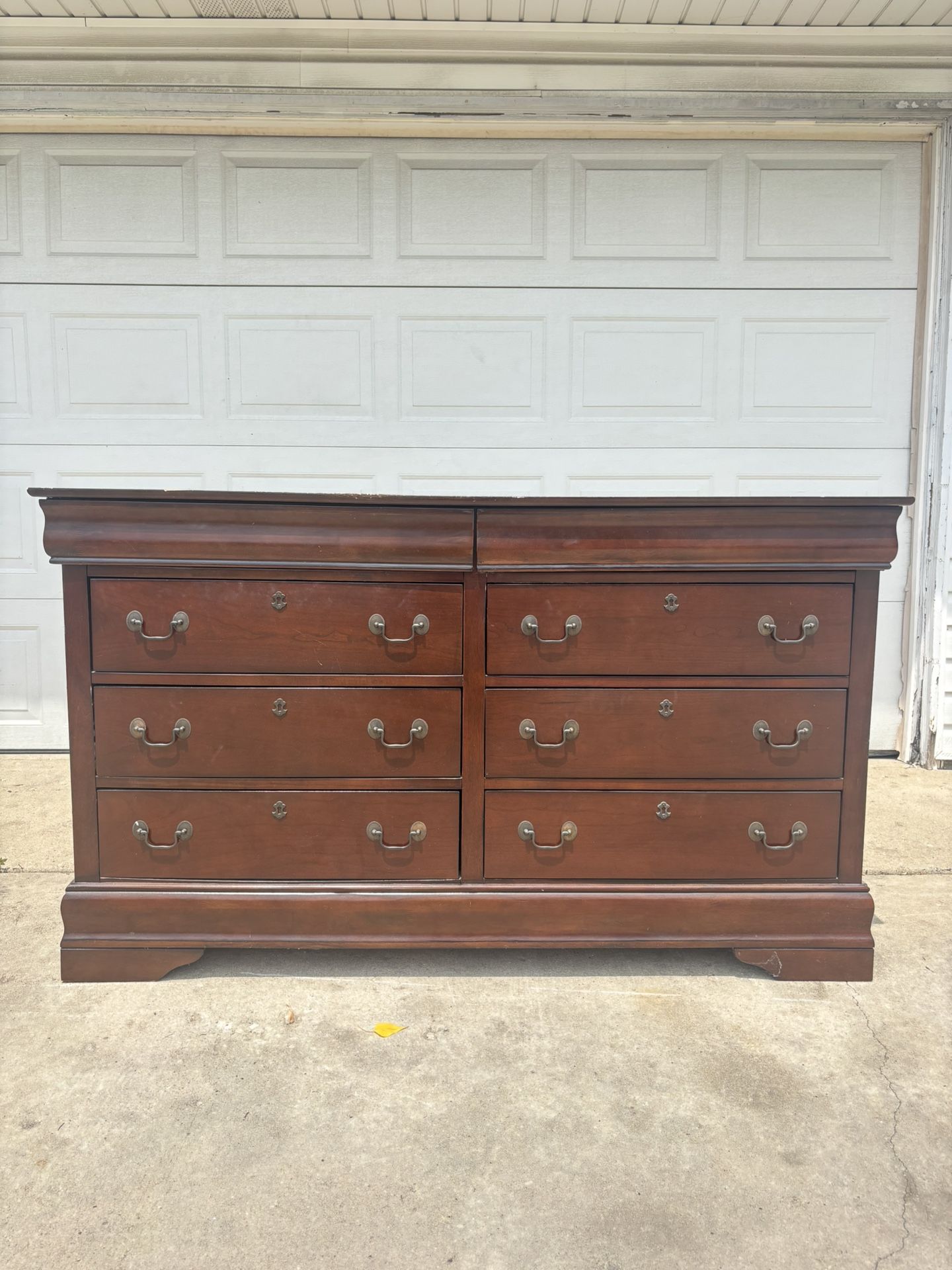 ‼️8 DRAWER DRESSER WITH MIRROR FOR SALE $125 OR BEST OFFER‼️