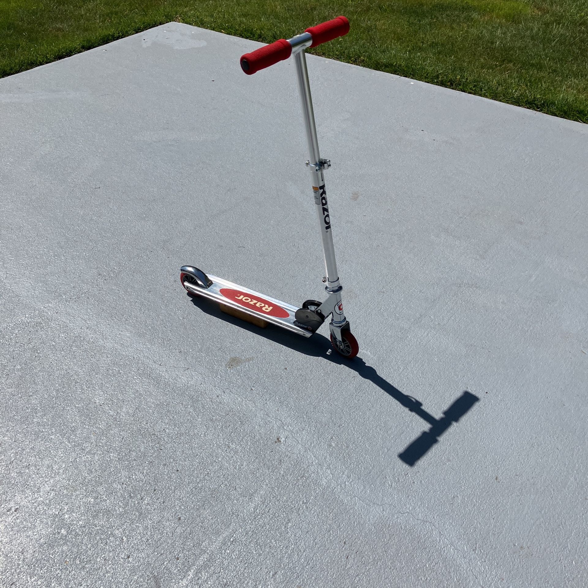 AUTHENTIC 🛴 RAZOR SCOOTER 🛴 Works & runs great 👍 like new