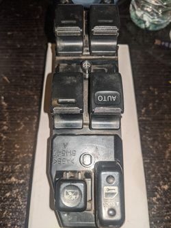 02-06 Original Toyota Driver Door Switch Master Power Window