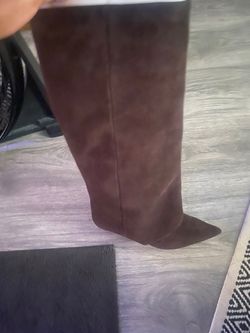 Knee boots