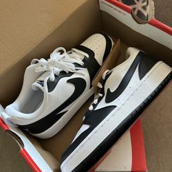 Nikes Black And White 