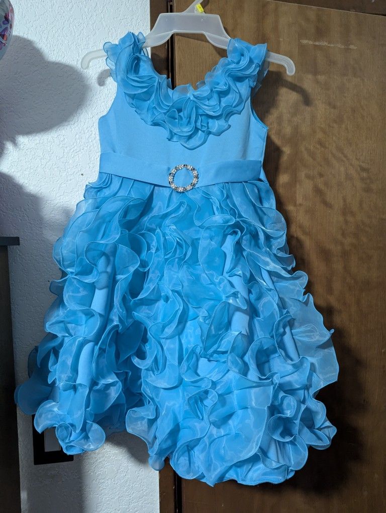 Lots Of Gorgeous Dresses