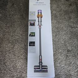 New Dyson Vacuum V15 Detect