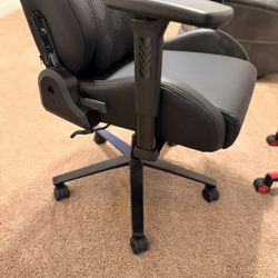 GAMING CHAIR