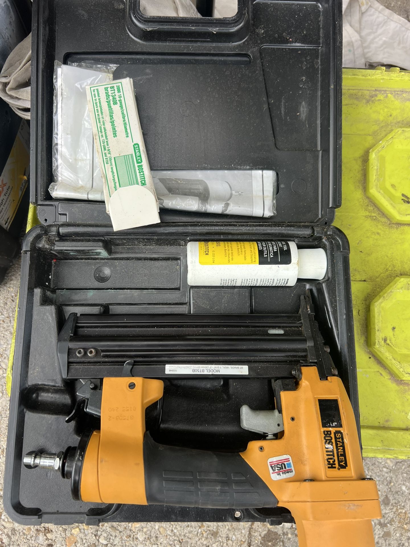 BOSTITCH BT50-KIT 1-3/16-Inch - 2-Inch Brad Tacker Kit