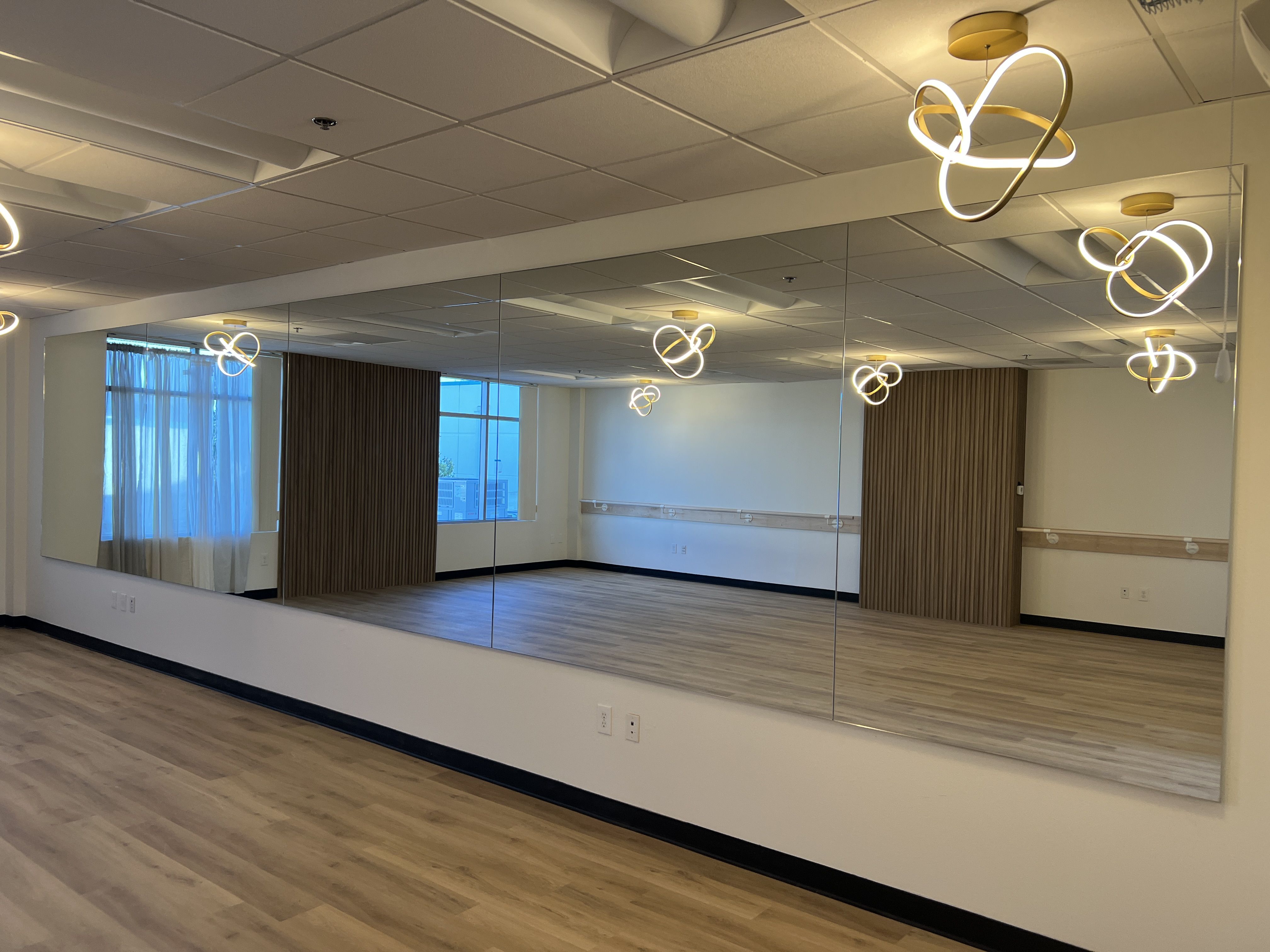 High-Performance Gym Mirrors for Commercial Use