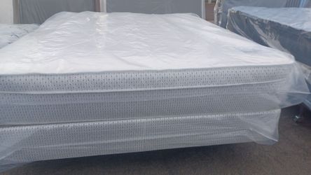 Brand New Queen Size Pilllowtop Mattress and box Spring free delivery The delivery is free for 20 minutes