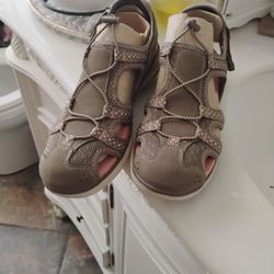 $15 new womens Dr Scholls size 8 fcfs