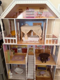 Doll house for sale