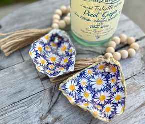 Handmade oyster shell ornaments – daisies/host hostess gift/dinner party decor