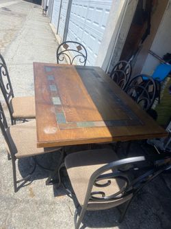 Table with six chairs used in good condition