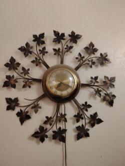 United vintage wall clock
