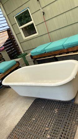 Vintage cast iron Clawfoot tub