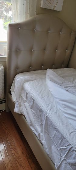 Raymour and 2024 flanigan twin mattress