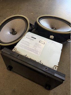 2015 Toyota Sienna (not JBL) stereo radio with two 6x9 speaker