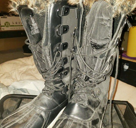 Solene Cold Weather Boot w/ Faux Fur Size 11