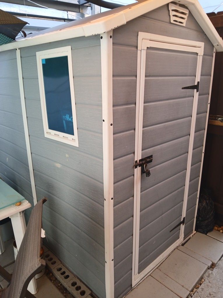 She'd 3ft Wide By 5ft Deep