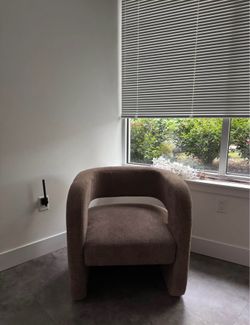 Accent chair.