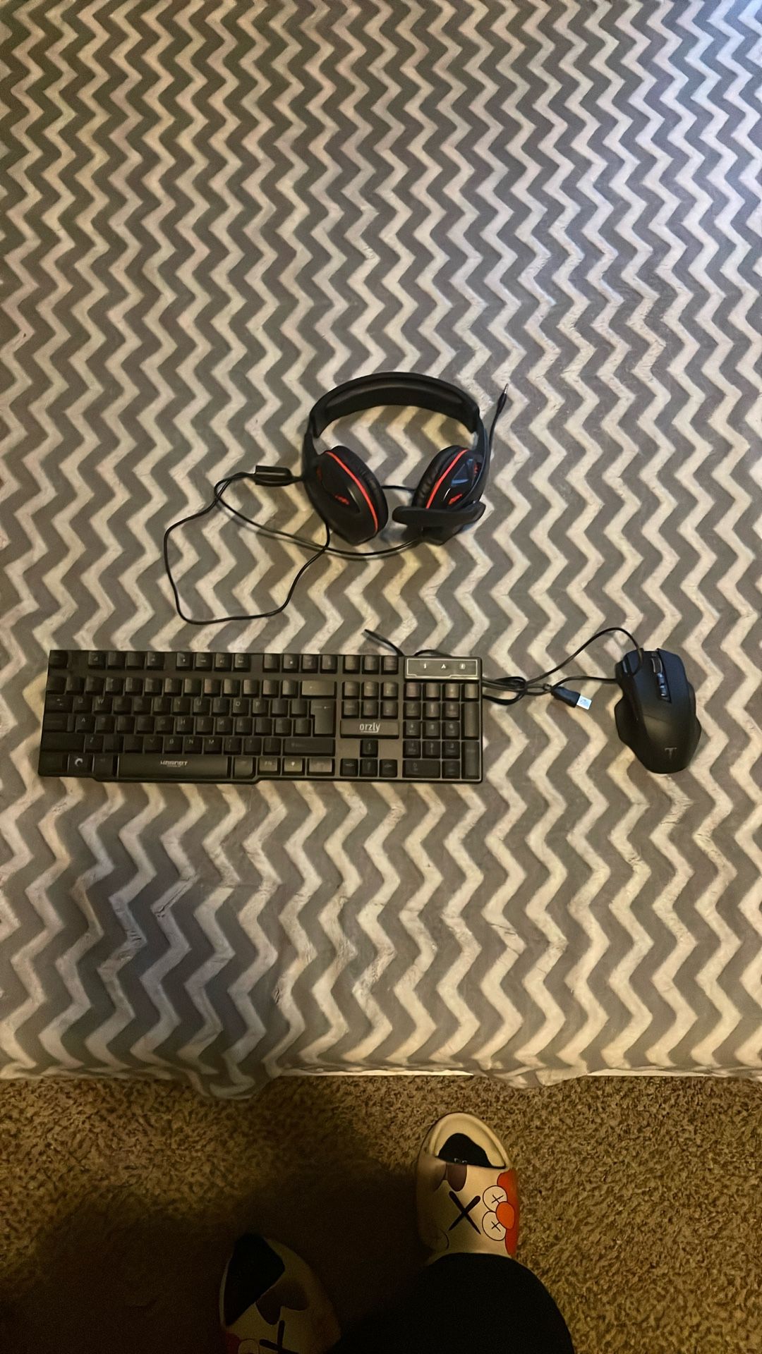 key board and mouse and headset