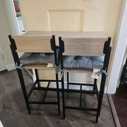 Modern Breakfast Bar Table & 2 Stools – Sleek & Space-Saving