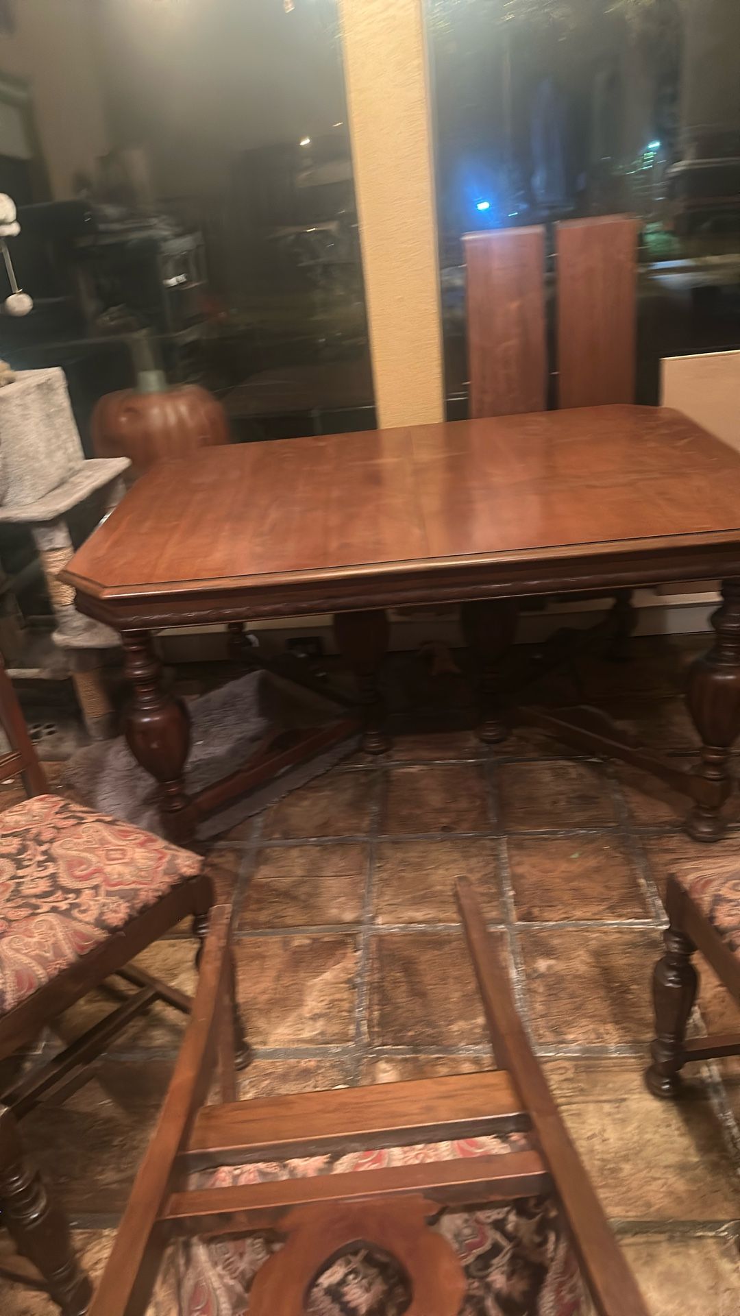 Moving Sale Antique Dining Table And 6 Chairs With 2 Leafs 