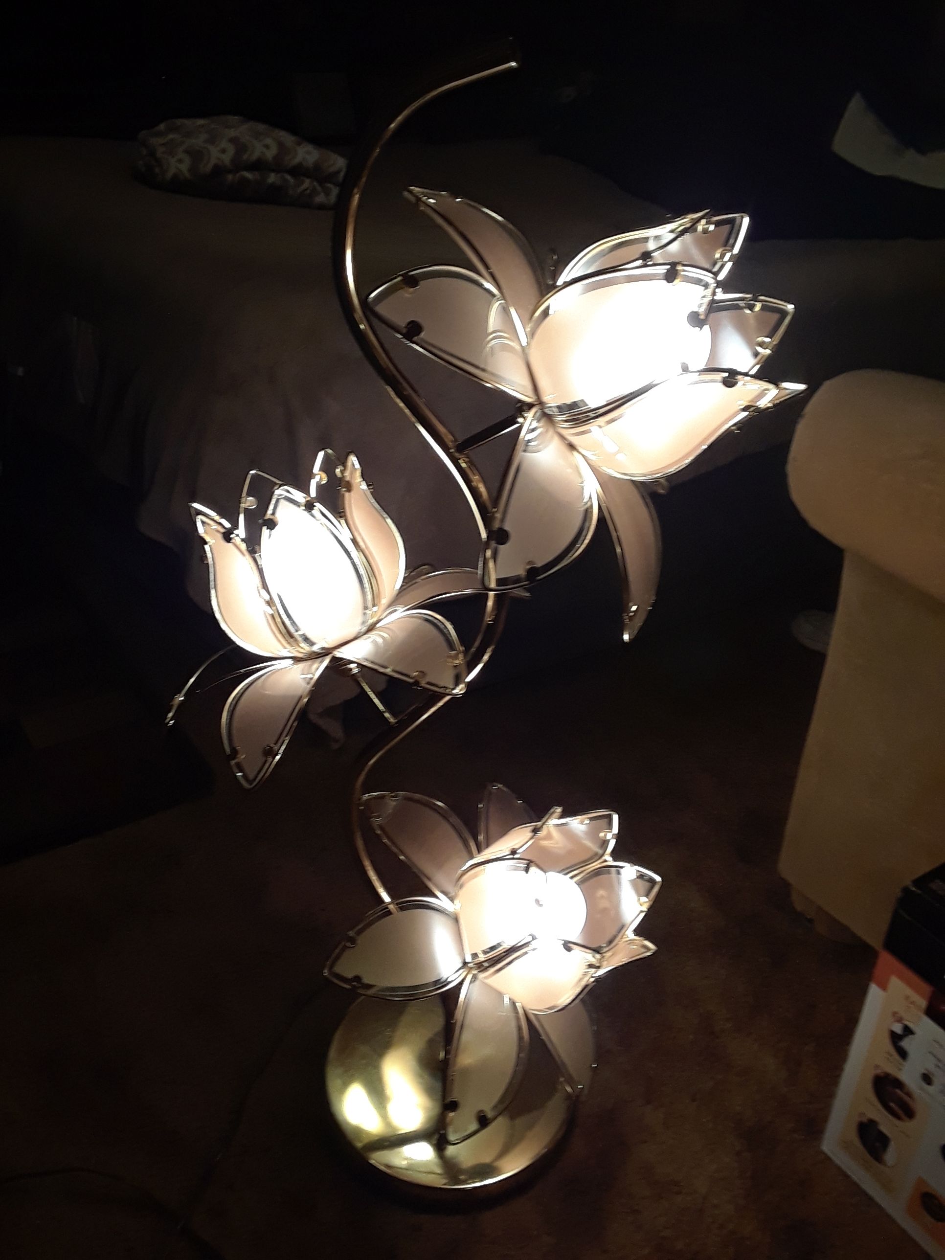Anthony California Lotus lamp