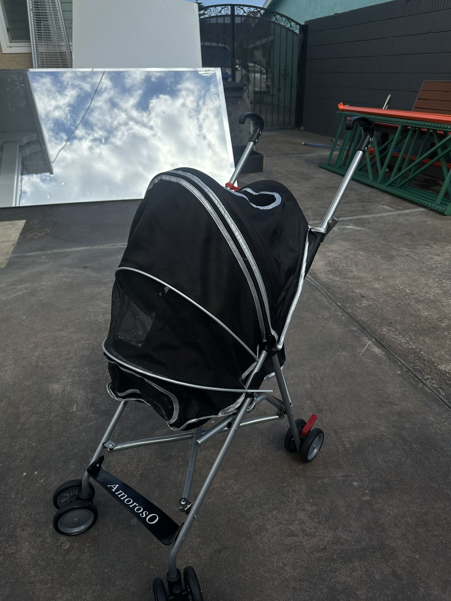 Dog stroller 