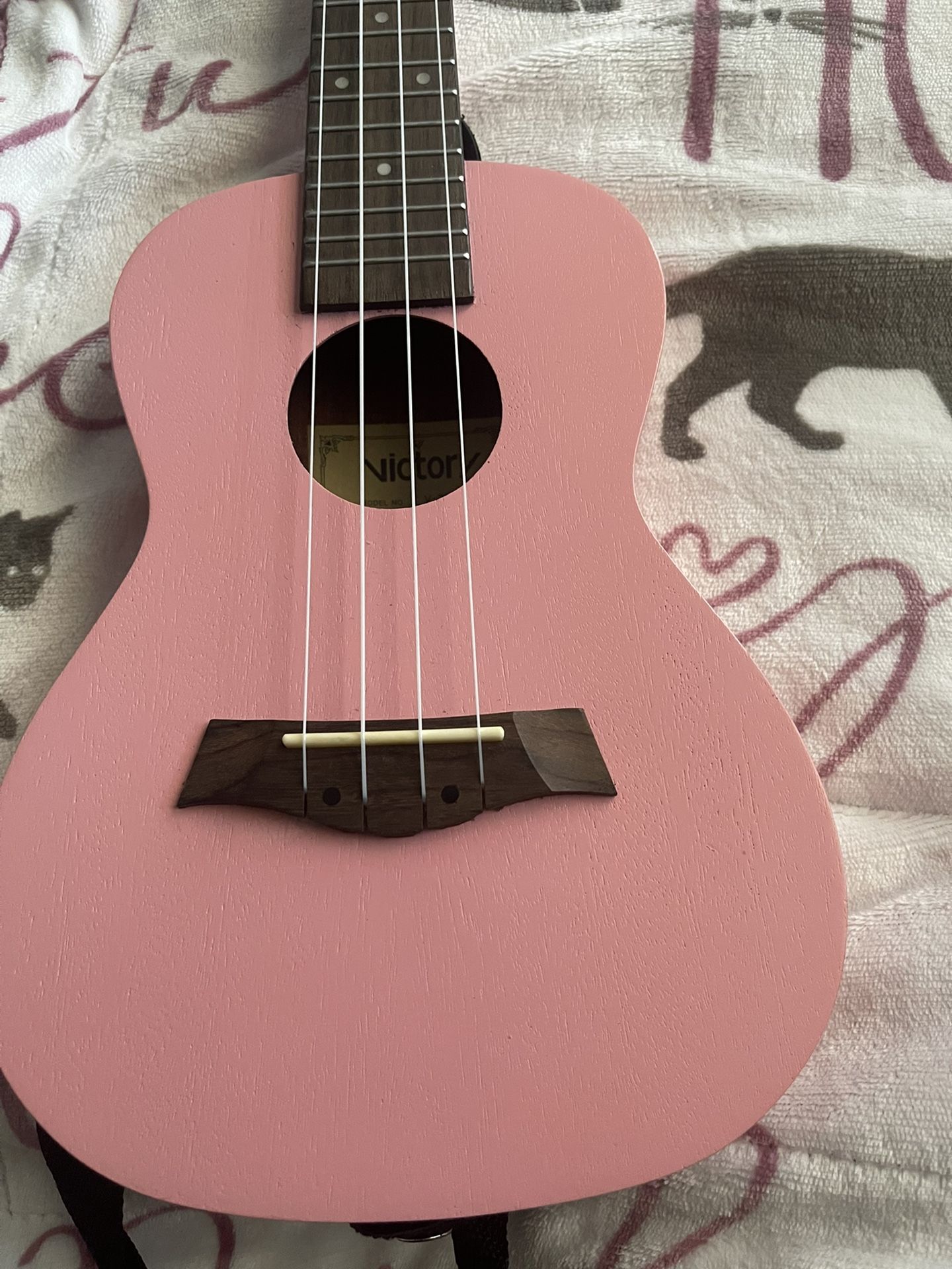 Victory ukulele