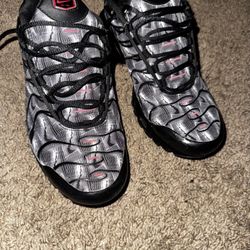 Nike Air Max Plus GS 'Black University Red'