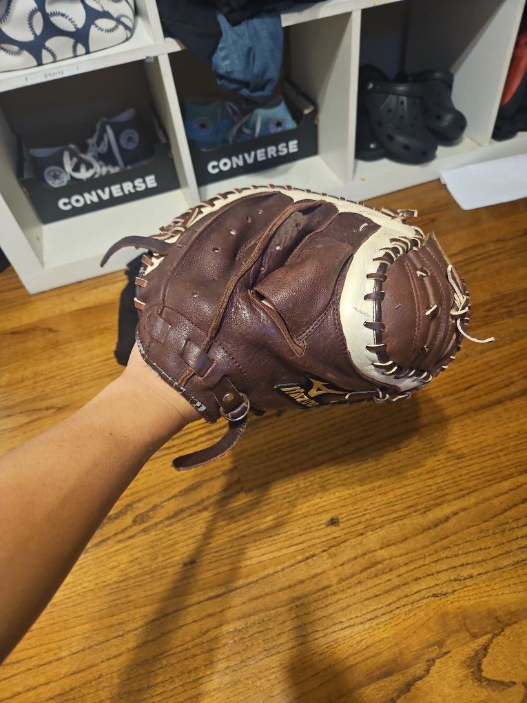 Mizuno GXC 93 catchers glove 33.5 Inch