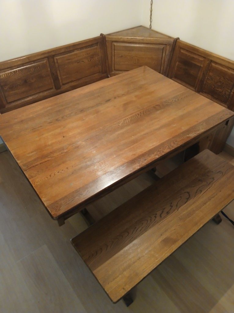 Corner Kitchen Breakfast Nook With Bench & Table