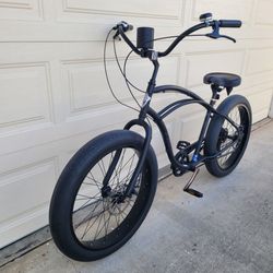 Electra
Lux 7D Cruiser bike. 26×3.50 FAT tires. 7 speed. ALUMINUM TALL frame. Everything works