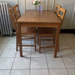 Dining Table & Chairs