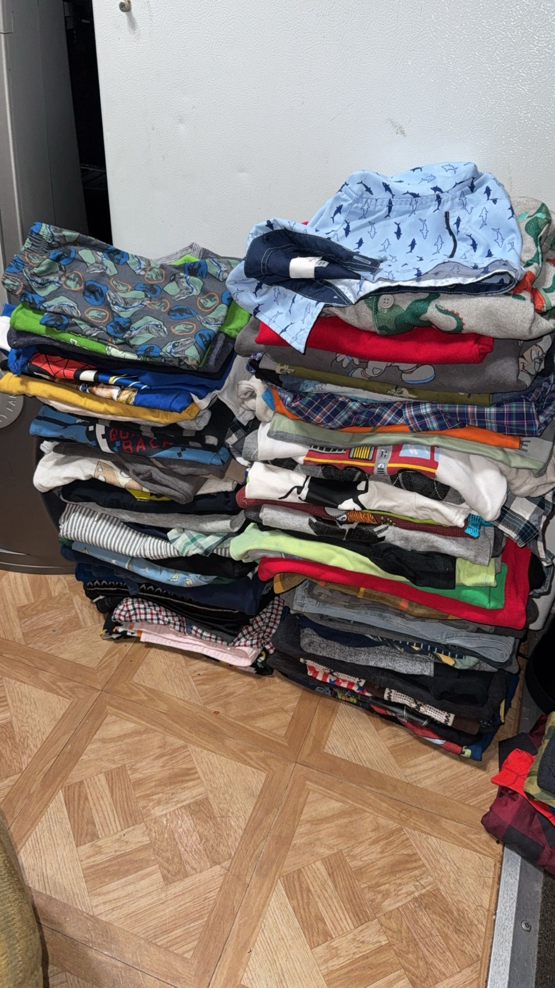 Boys size 3T and 4T good condition 1$ a piece when taking the whole lot  4T 59 pieces  3T 48 pieces 115 Pieces For 100$ 