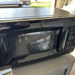Microwave 700W Space Saving